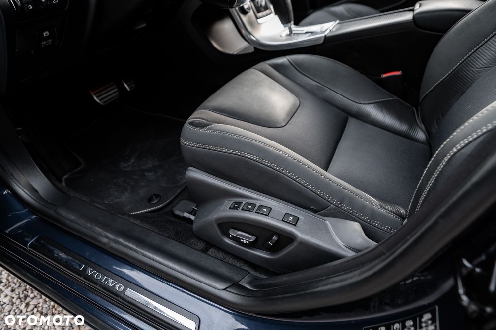Volvo V60 T6 AWD R-Design - 19