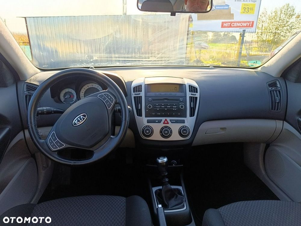 Kia Ceed - 12