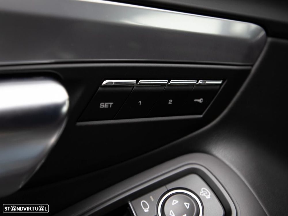 Porsche 718 Cayman - 17