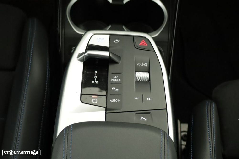 BMW iX2 eDrive20 Pack Desportivo M - 15