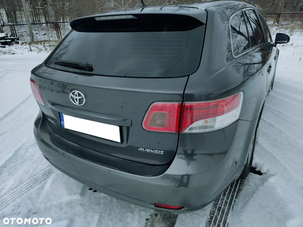 Toyota Avensis - 17