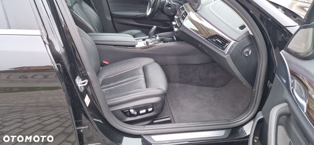 BMW Seria 5 525d Luxury Line sport - 12