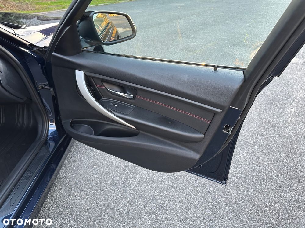 BMW 3 Series 2012 photo 4