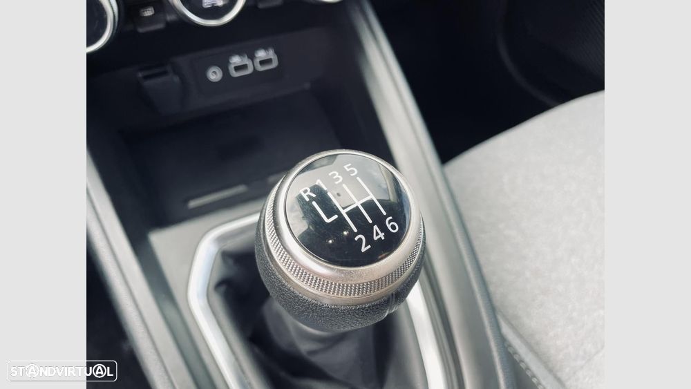 Mitsubishi Colt 1.0 MPI-T Invite - 11