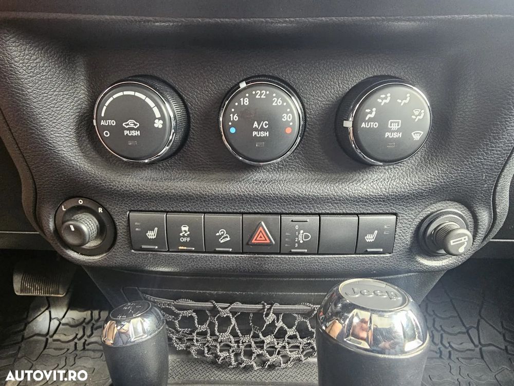 Jeep Wrangler 2.8 CRD AT Rubicon - 16
