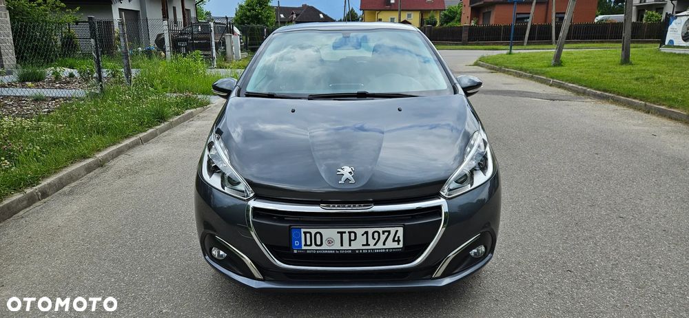 Peugeot 208 - 8