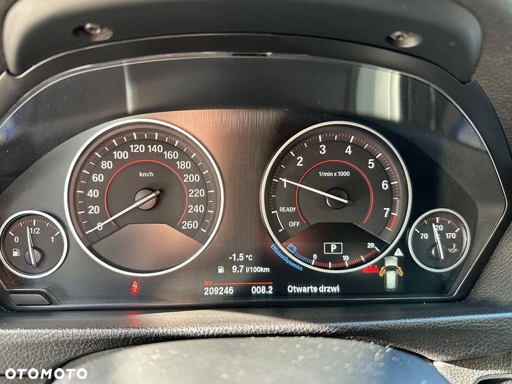 BMW Seria 3 330i - 14