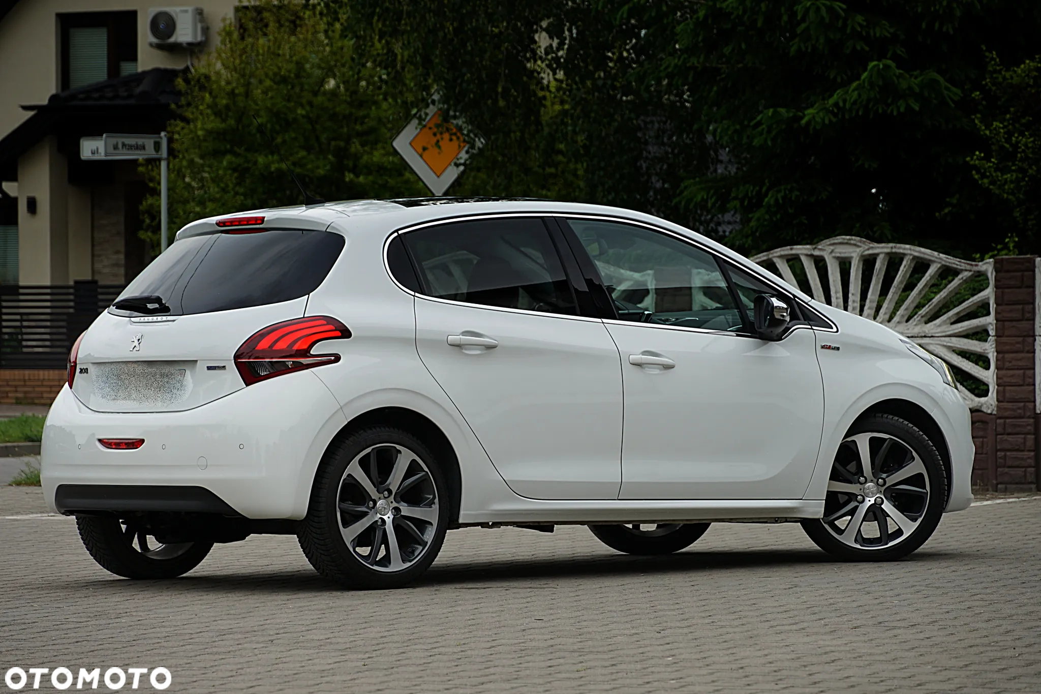 Peugeot 208 - 23