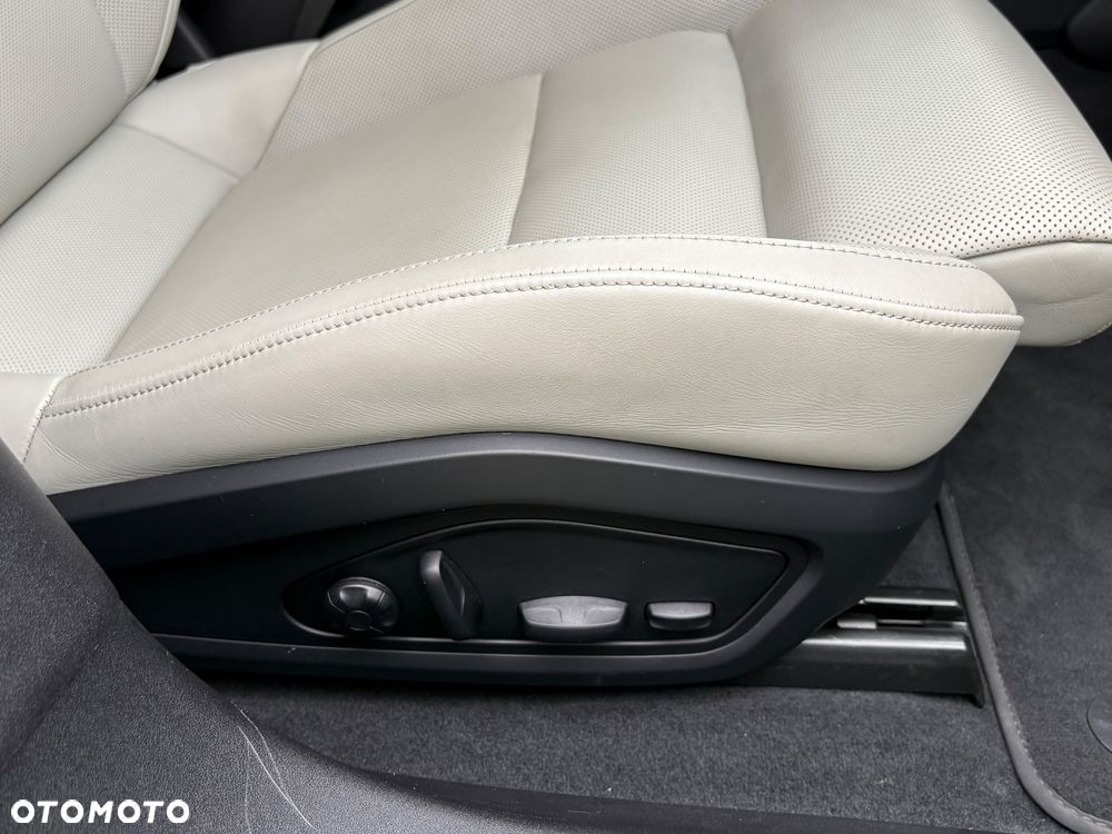 Porsche Taycan 4 - 10