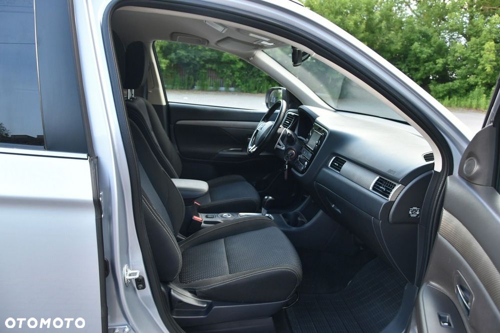 Mitsubishi Outlander - 11