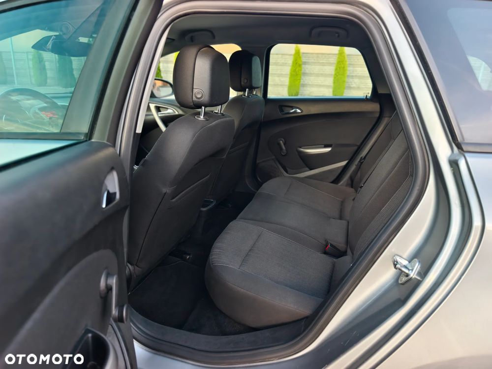Opel Astra 1.4 ecoFLEX - 9