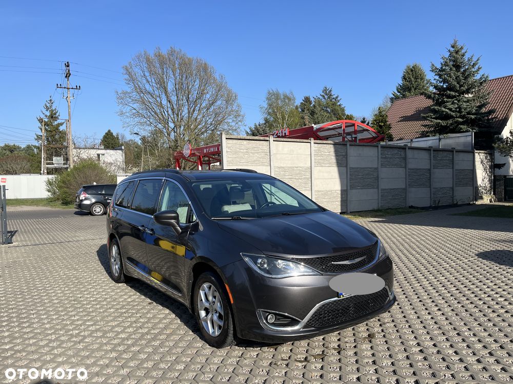 Chrysler Pacifica - 6