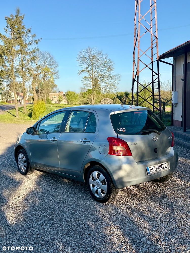 Toyota Yaris 1.3 - 6