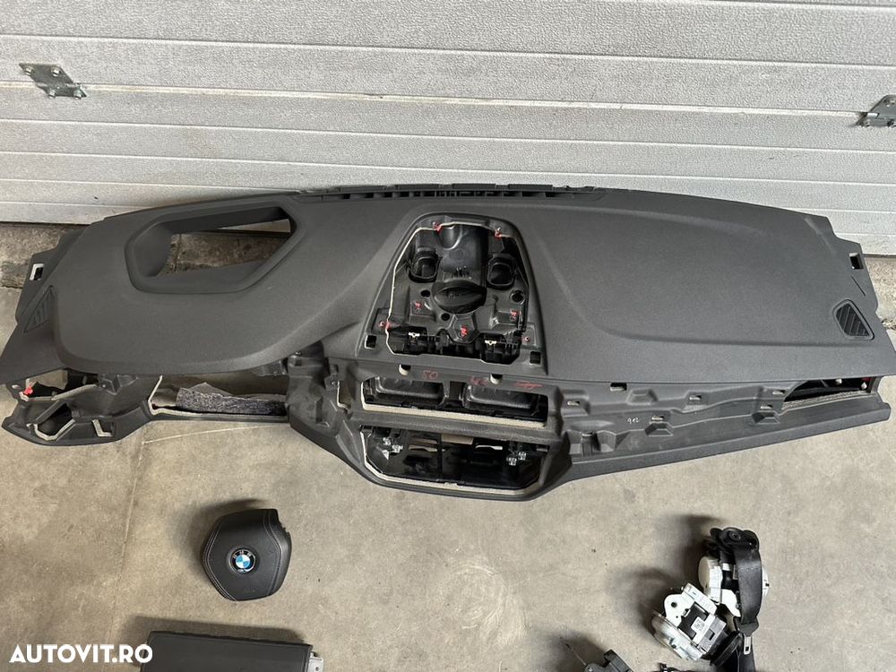 Plansa bord cu airbag si centuri BMW seria 5 G30, G31 cu head up - 2