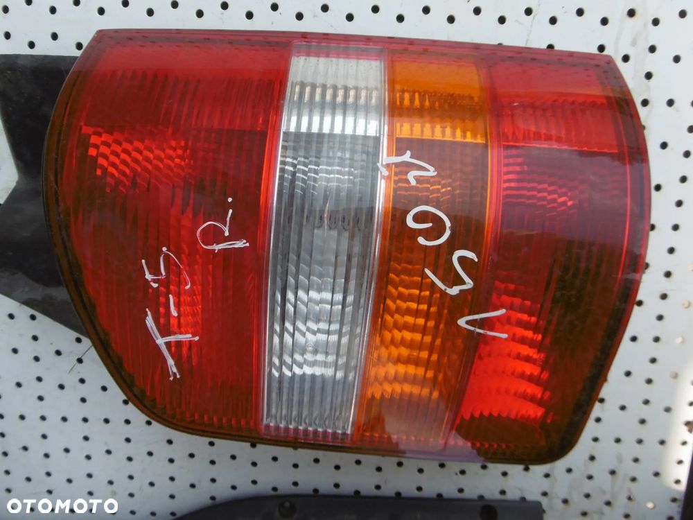 LAMPA TYLNA VW T5 - 3