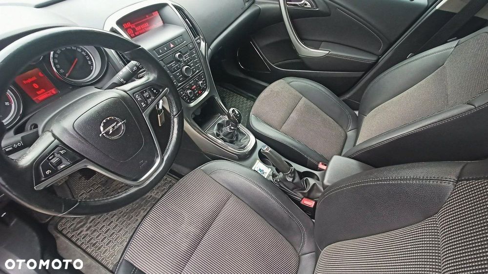 Opel Astra 1.4 T Executive - 18