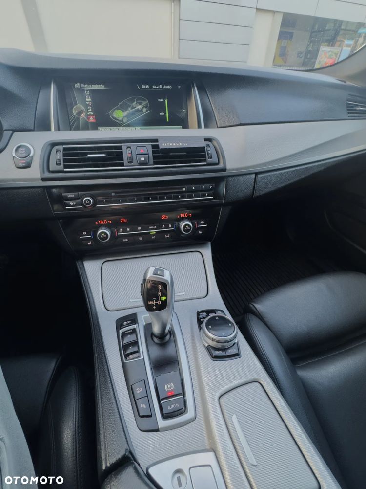 BMW Seria 5 520d xDrive - 24