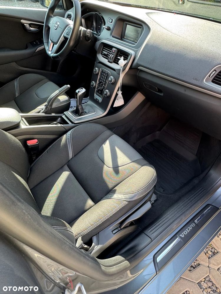 Volvo V40 T3 Drive-E Momentum - 11