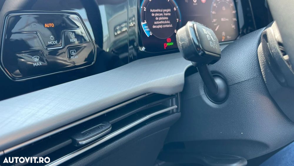 VOLKSWAGEN Golf 2025 — imagine 10