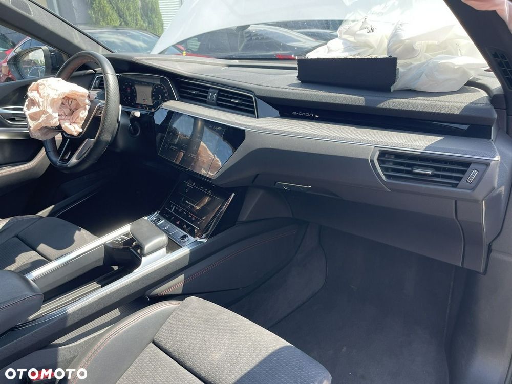 Audi Q8 Sportback e-tron - 10