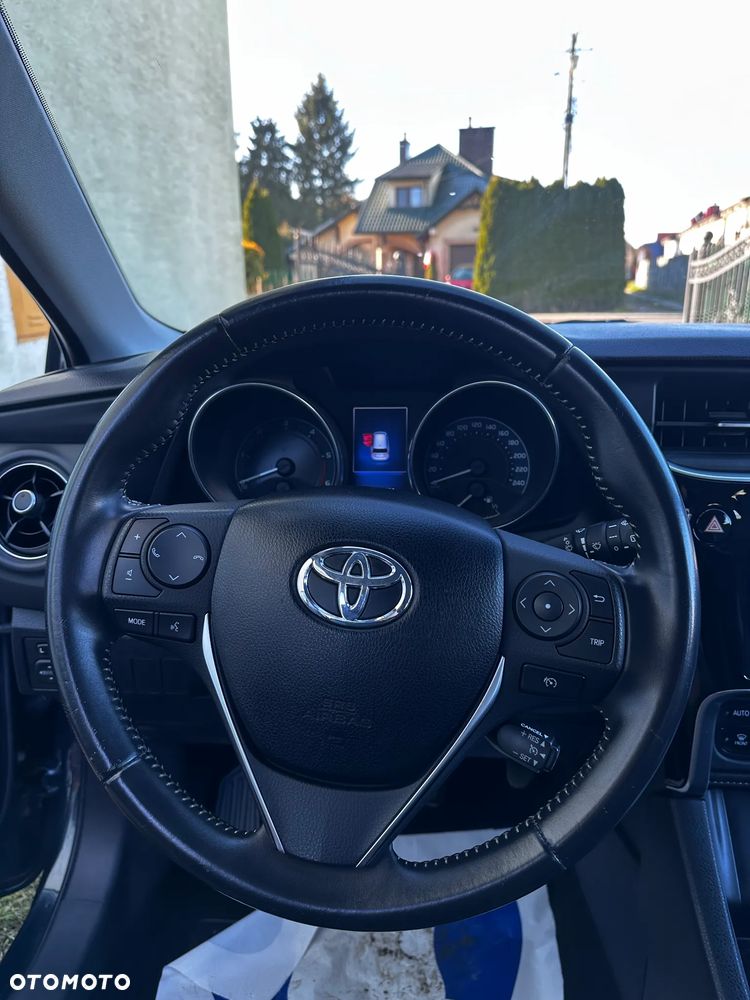 Toyota Auris 1.4 D-4D Dynamic - 11