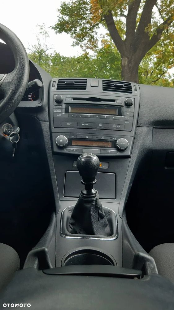 Toyota Avensis 1.6 Active - 22