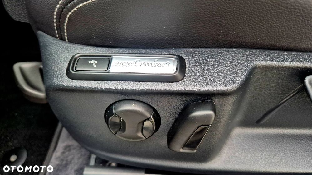 Volkswagen Passat 2.0 TDI (BlueMotion Technology) DSG Highline - 26