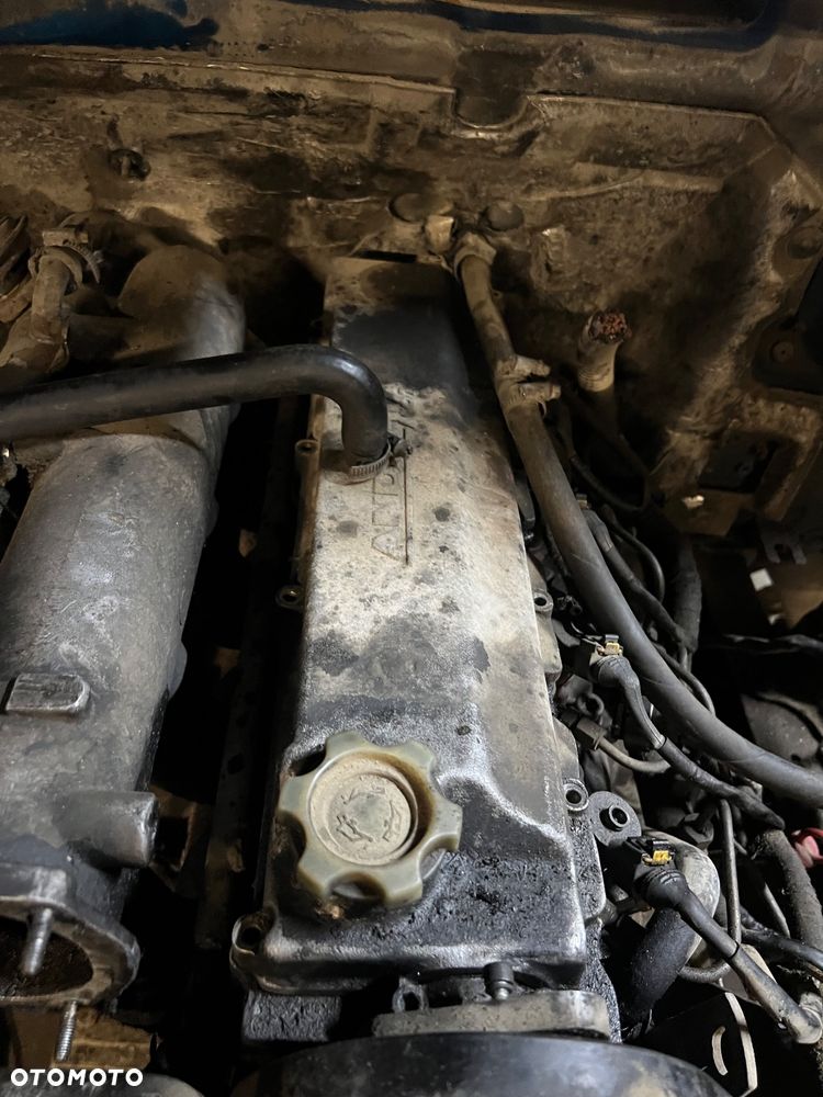 Pokrywa zawór gaz gazella 2.6 2.7td i inne części silnika i nie tylko - 1