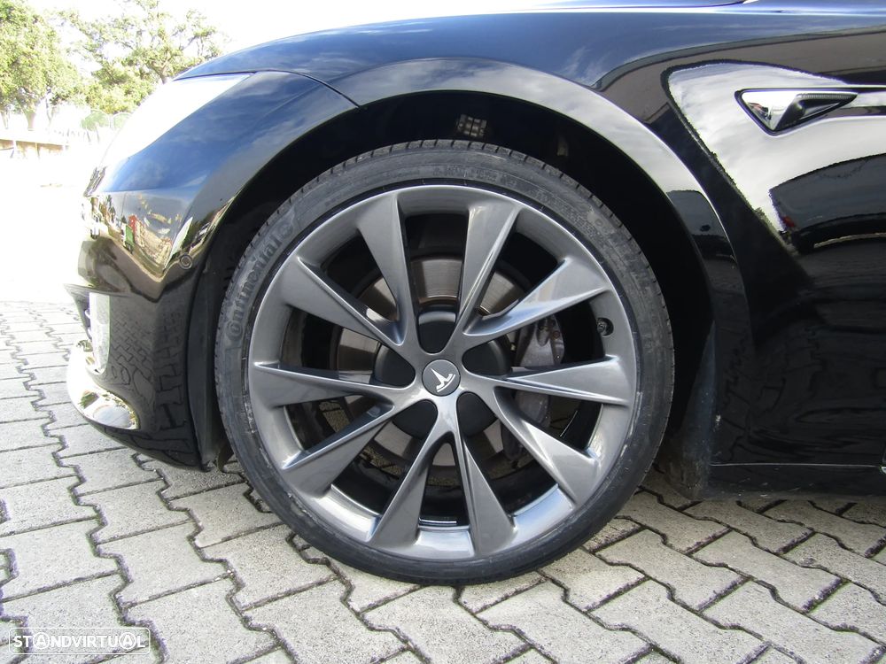Tesla Model S - 4