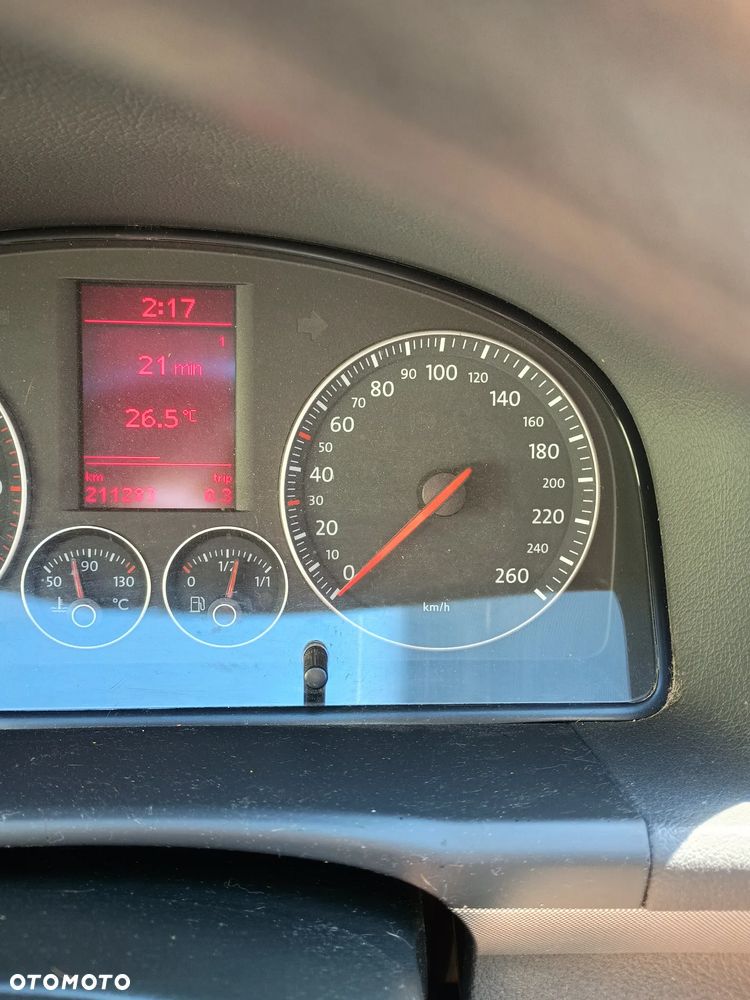 Volkswagen Touran - 19