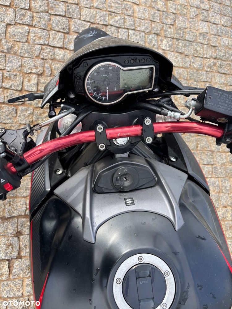 Suzuki GSR - 7
