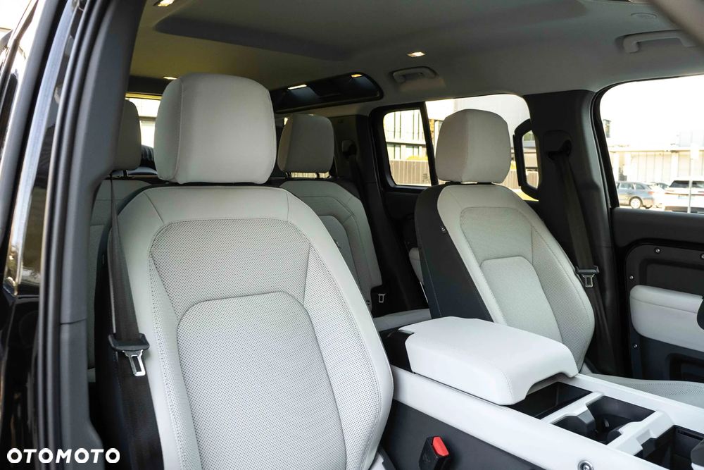 Land Rover Defender 3.0 D250 mHEV S - 19