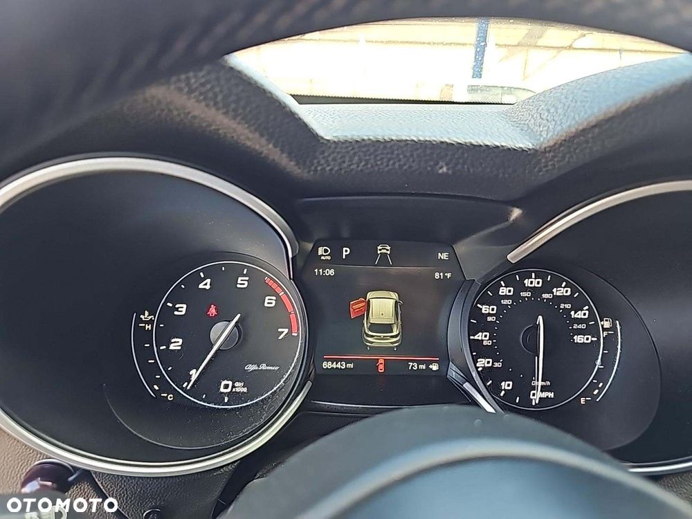 Alfa Romeo Stelvio 2.0 Turbo 16V AT8-Q4 Ti - 8