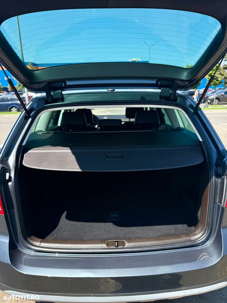 Volkswagen Passat 2.0 TDI Blue TDI DSG Comfortline - 9