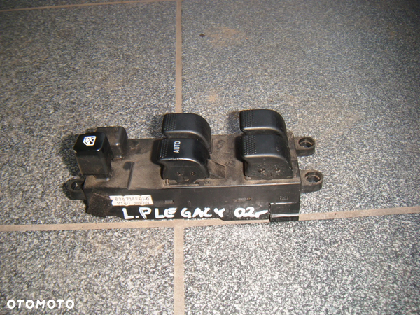 subaru legacy III 02r włącznik szyby lewy przód 83071ae020