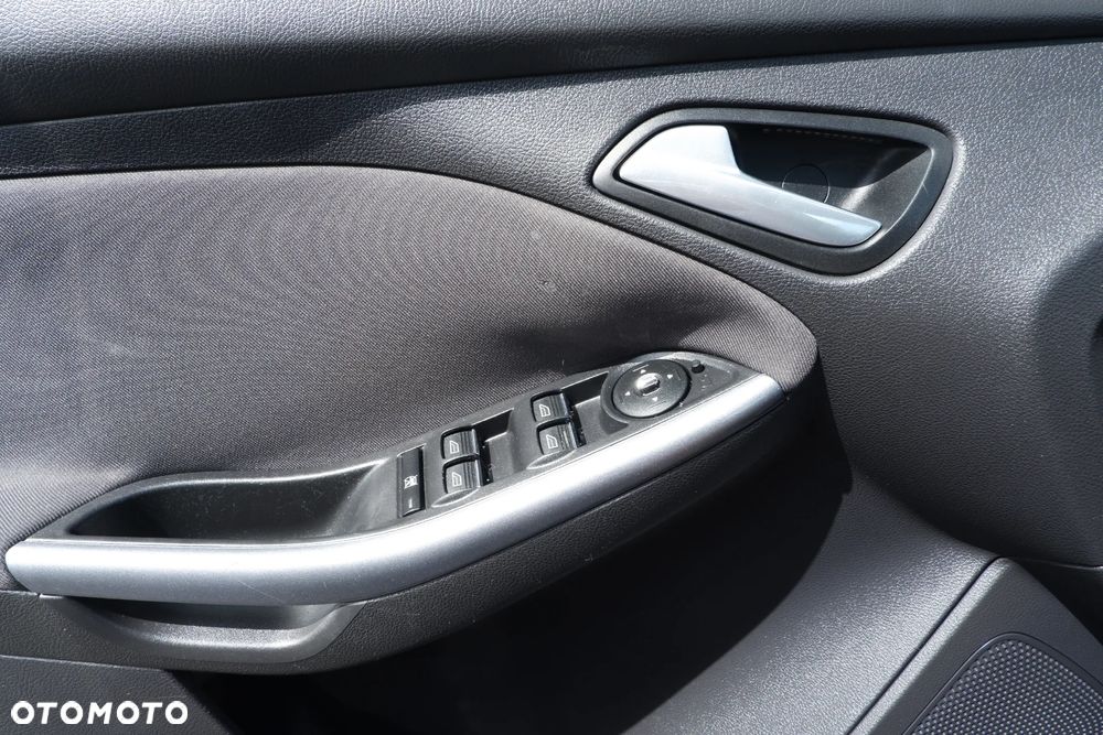 Ford Focus 1.6 Trend Sport - 24