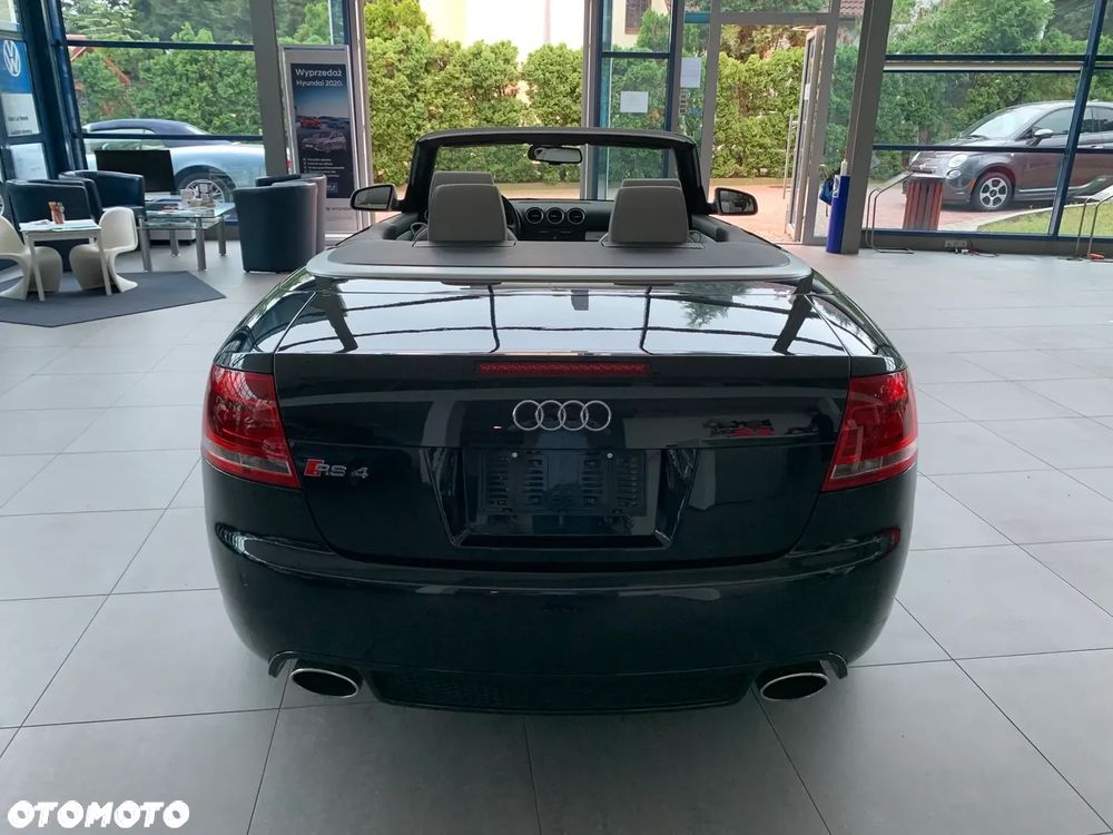 Audi RS4 Cabrio - 6