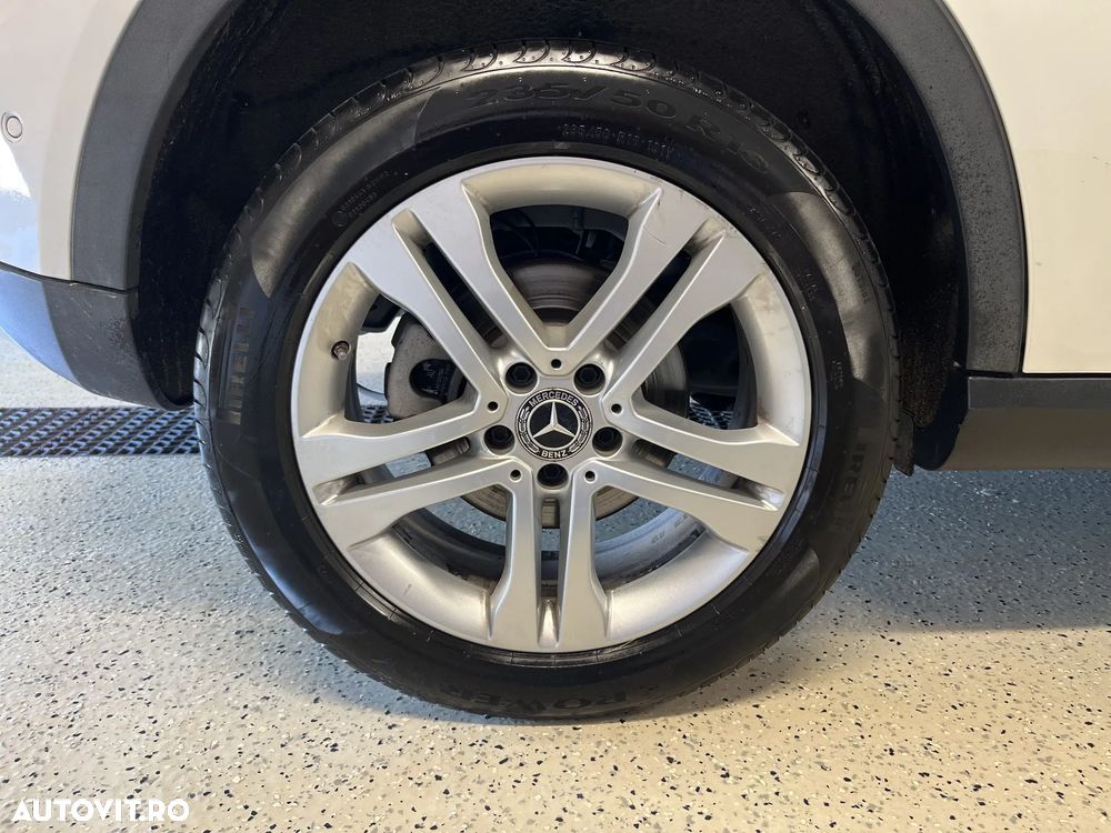 Mercedes-Benz GLA 200 d 7G-DCT - 27