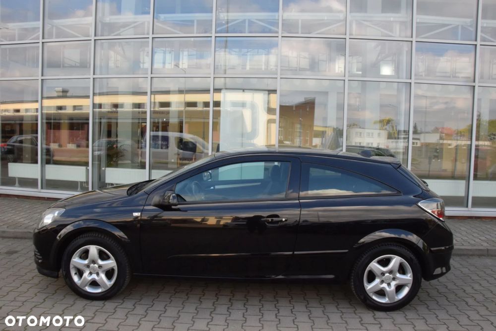 Opel Astra GTC 1.6 Black&White - 34