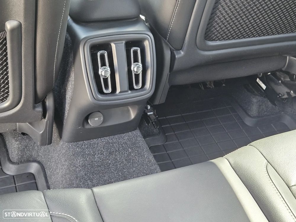 Volvo XC 40 2.0 T4 R-Design - 19