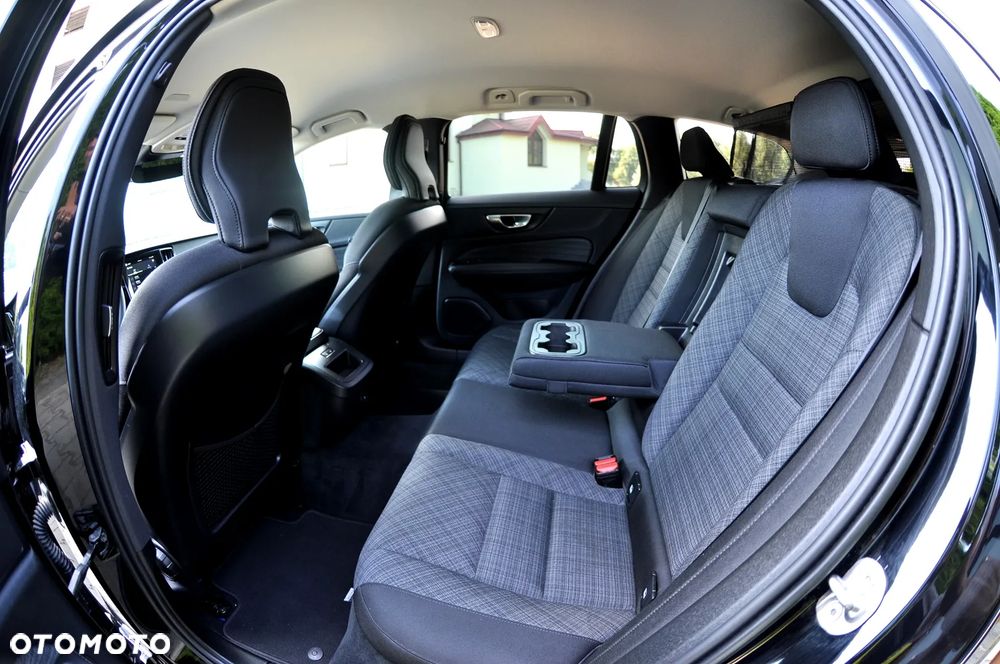 Volvo V60 B3 B DKG Momentum Pro - 19