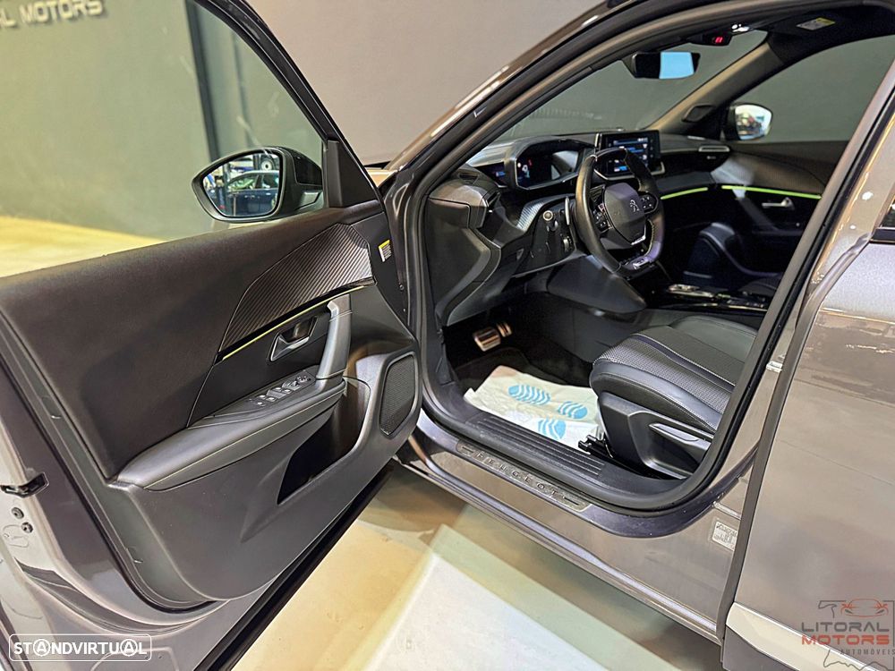 Peugeot 2008 1.2 PureTech GT EAT8 - 14