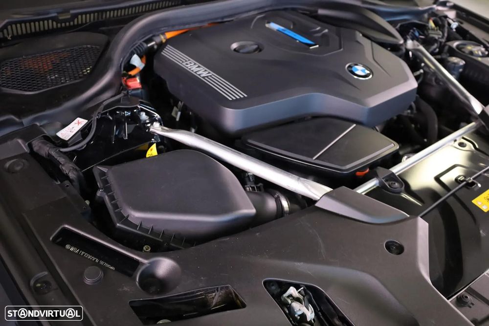 BMW 530 e Pack Desportivo M - 8