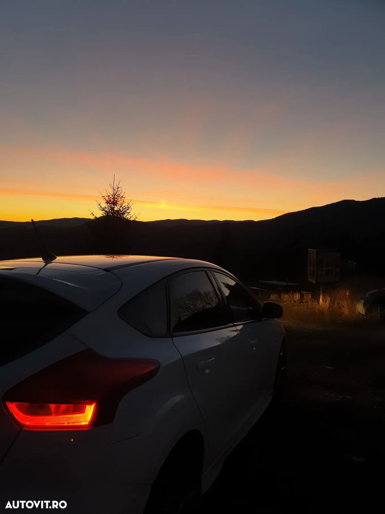 Ford Focus 1.5 Ecoboost ST-Line - 17