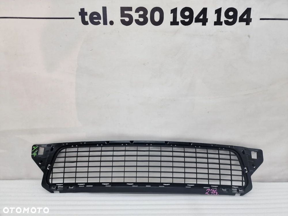 DACIA DUSTER I 10-13 KRATKA ŚRODKOWA ZDERZKA PRZEDNIEGO , NR 622540008R , NR AUKCJI K276 - 1