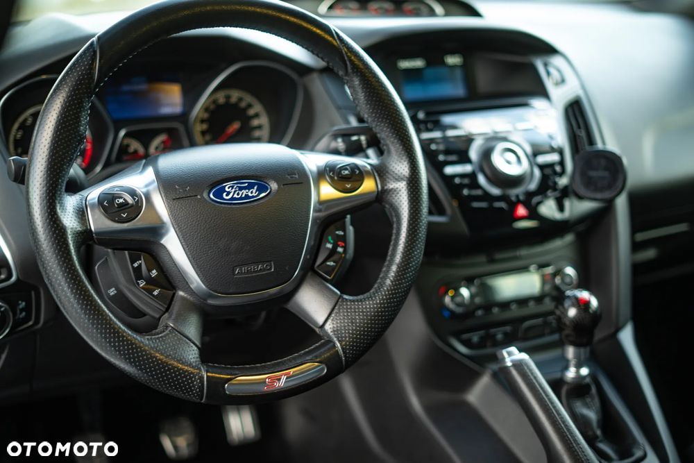 Ford Focus 2.0 EcoBoost ST - 7