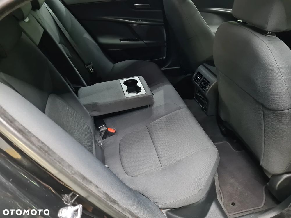 Jaguar XE 2.0 D Prestige - 4
