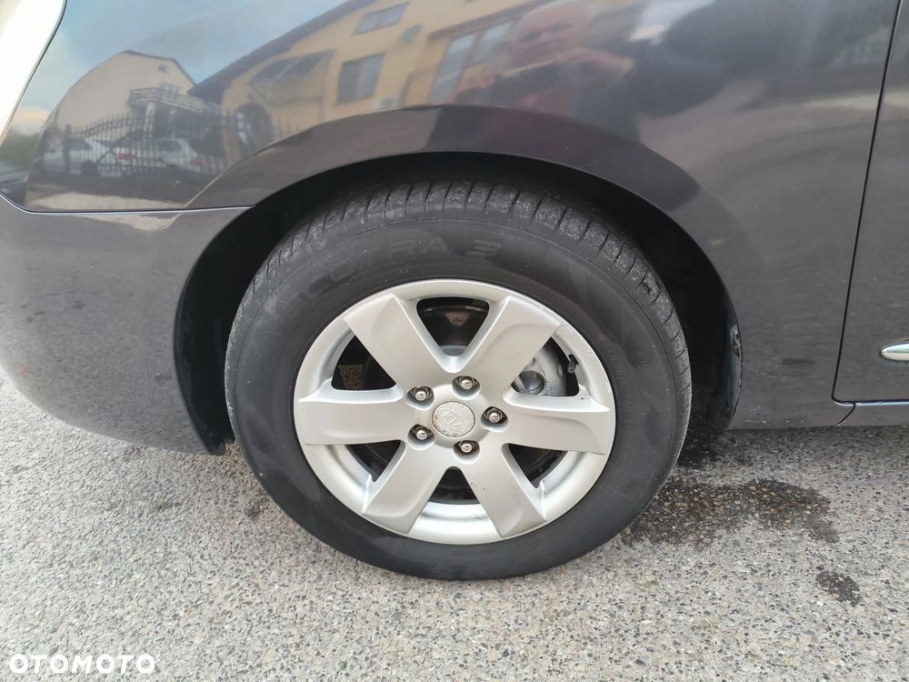 Kia Carens 2.0 CVVT Spirit - 38