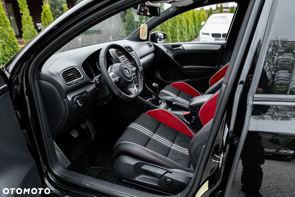 Volkswagen Golf 2.0 GTI adidas - 17