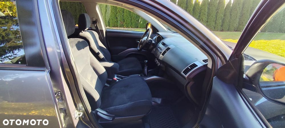 Mitsubishi Outlander 2.4 Invite 2WD - 11